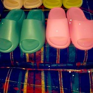 Also have these on hand let them toes breathe 🥰💕